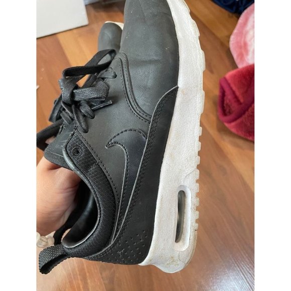 Nike Thea Sneakers - Picture 10 of 10